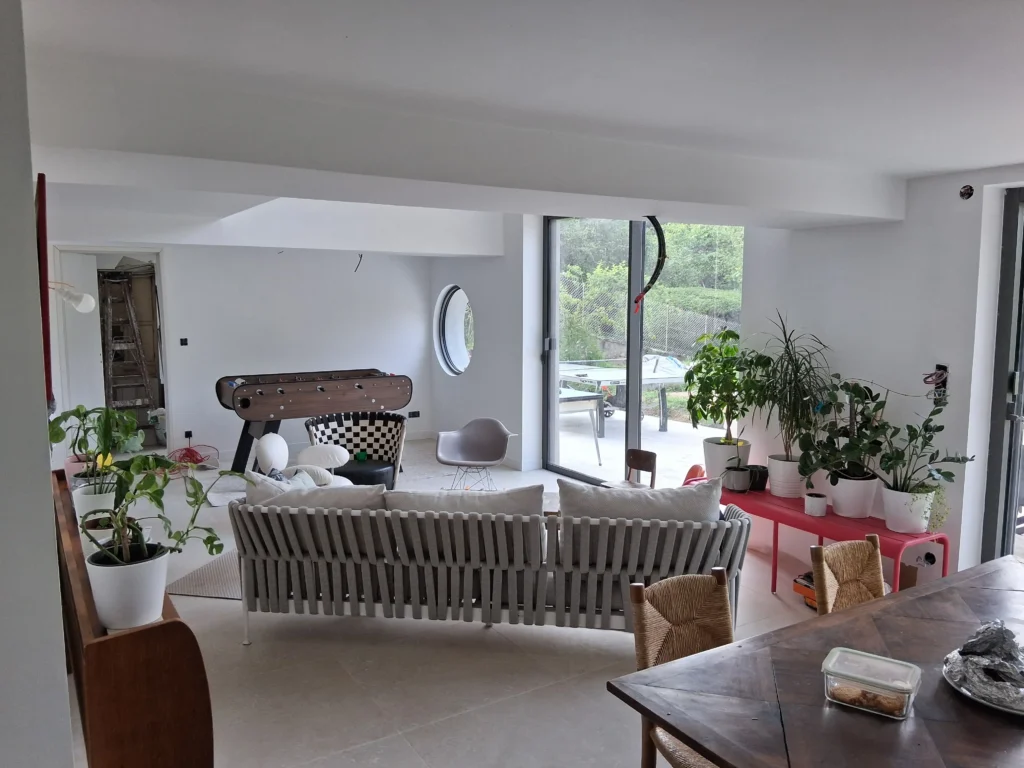 Rénovation d'un salon, travaux de peinture et de platrerie